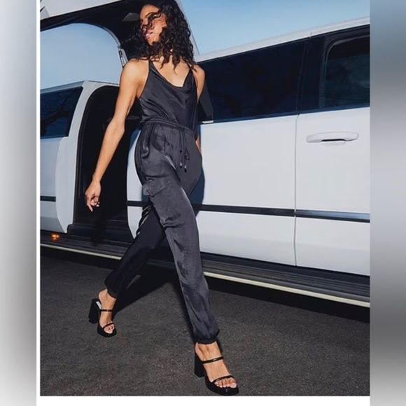 Steve Madden black Valencia Satin Cowl Neck‎ Sleeveless Jumpsuit size medium new - Picture 1 of 5